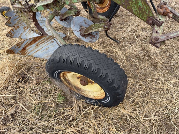 john-deere-pull-type-four-bottom-plow-image-8