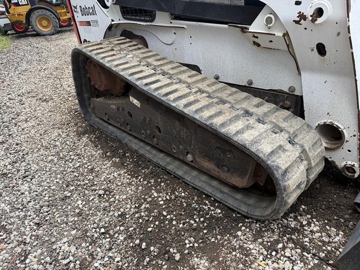 2012-bobcat-t870-image-12
