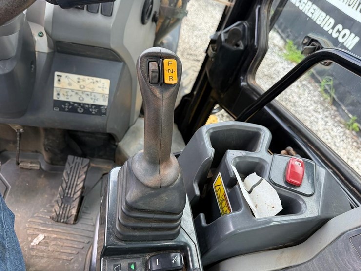 2018-caterpillar-440-image-25
