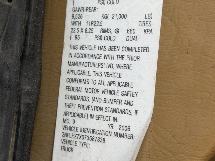 2007-peterbilt-335-image-100