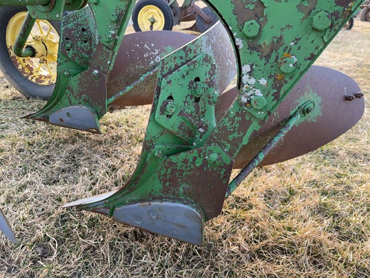 john-deere-pull-type-two-bottom-plow-image-40