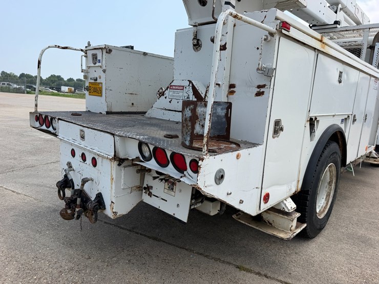 2007-peterbilt-335-image-21