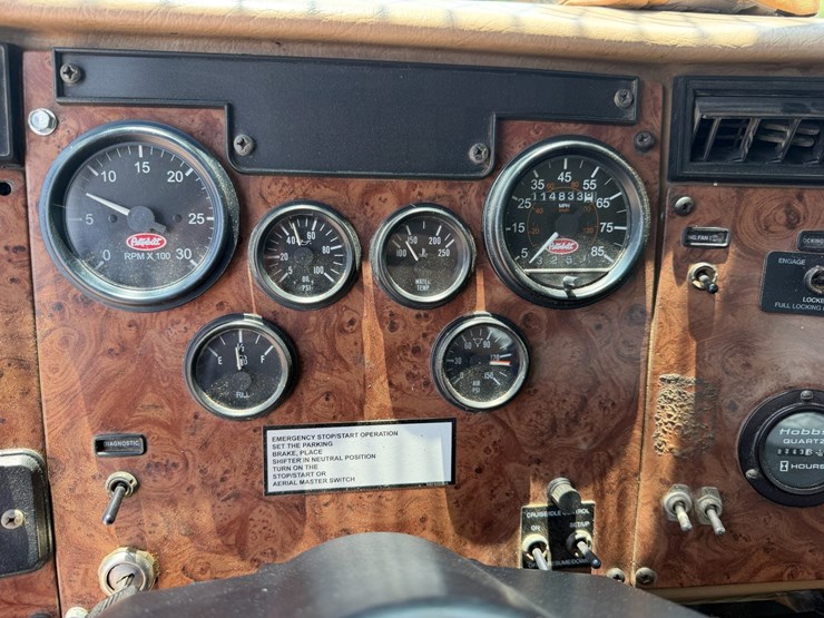 2007-peterbilt-335-image-85