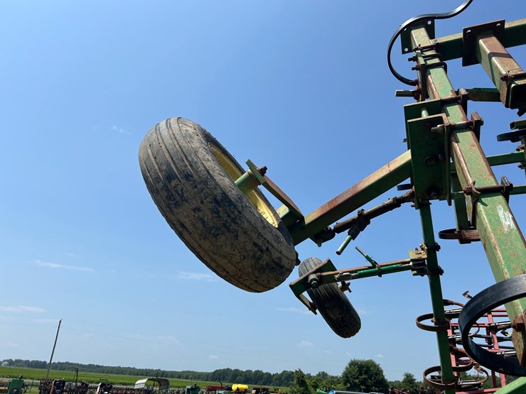 john-deere-34-image-11
