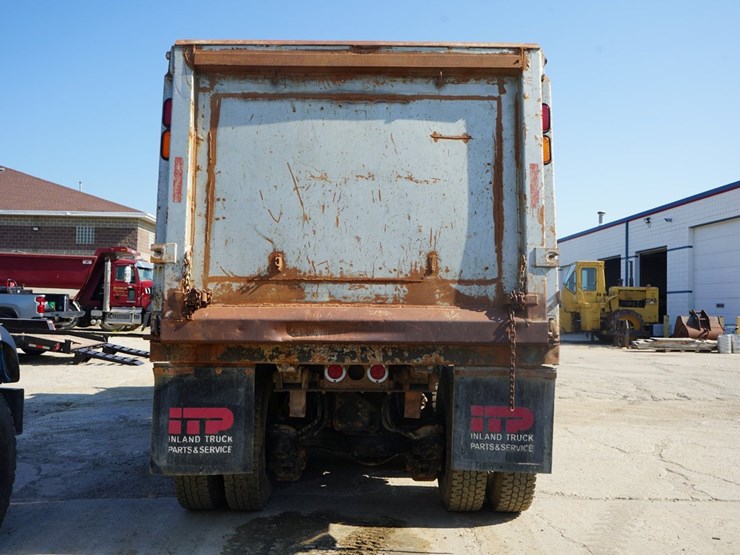 2014-mack-granite-gu713-image-5