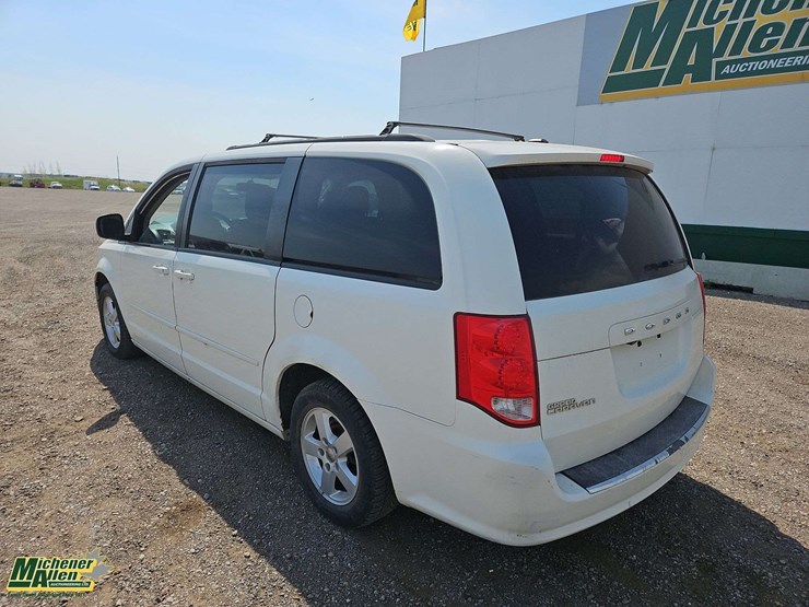 2011-dodge-grand-caravan-se-image-3