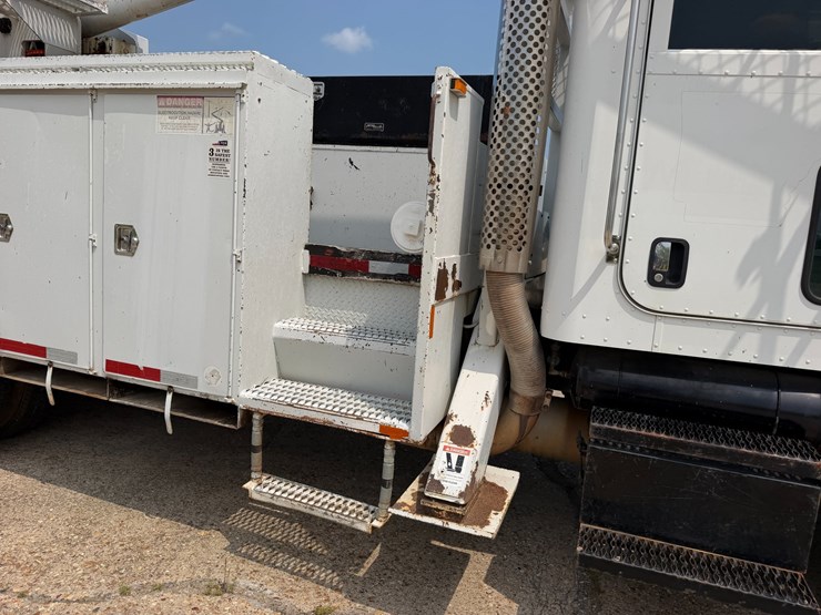 2007-peterbilt-335-image-18