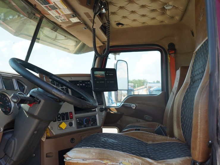 2018-mack-granite-gu713-image-17