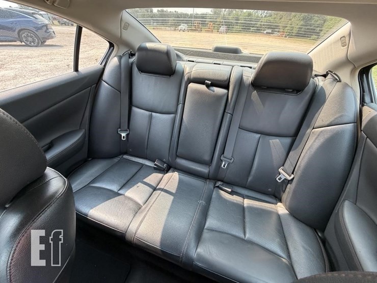 2012-nissan-image-8
