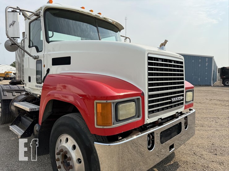 2012-mack-pinnacle-chu613-image-11