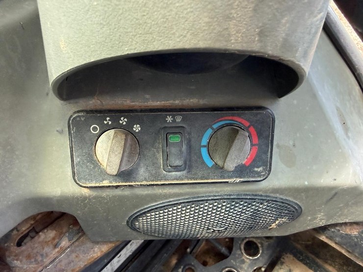 2012-bobcat-t870-image-28