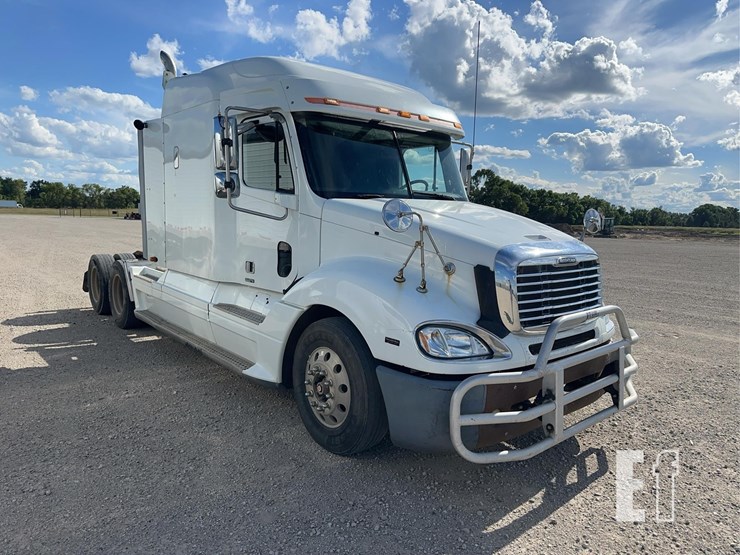 2004-freightliner-columbia-120-image-5