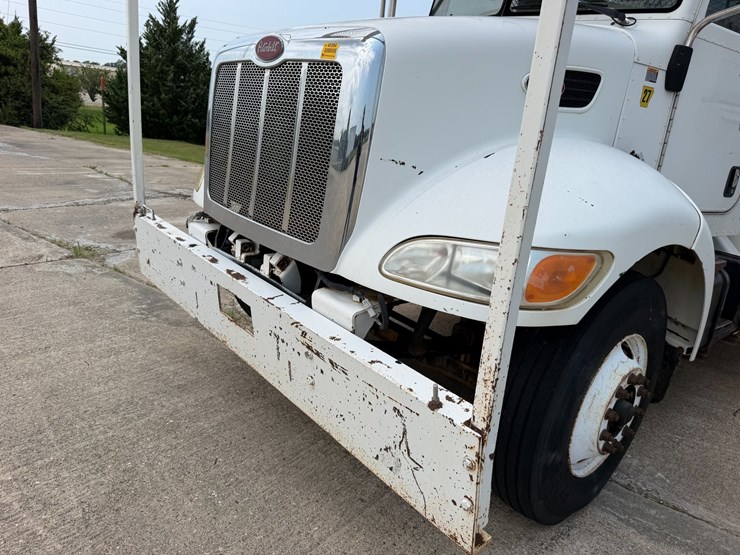 2007-peterbilt-335-image-14
