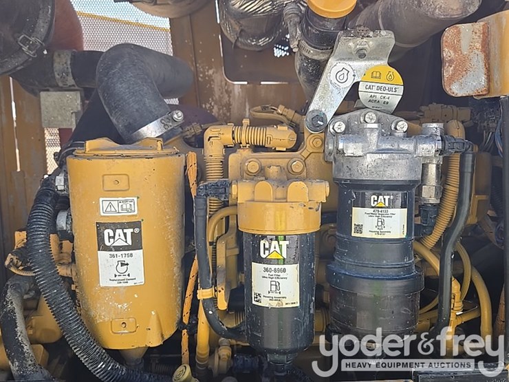 2020-caterpillar-d6k2-lgp-image-38