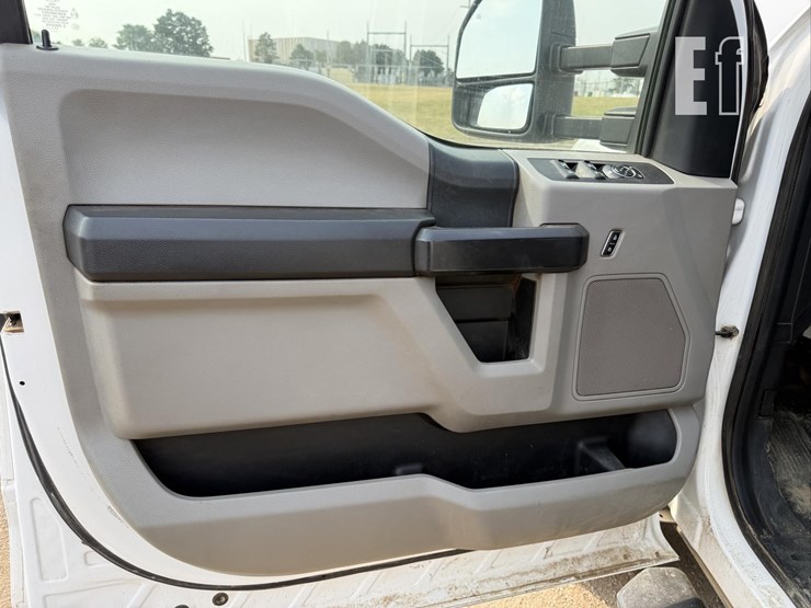 2017-ford-f550-xl-image-25