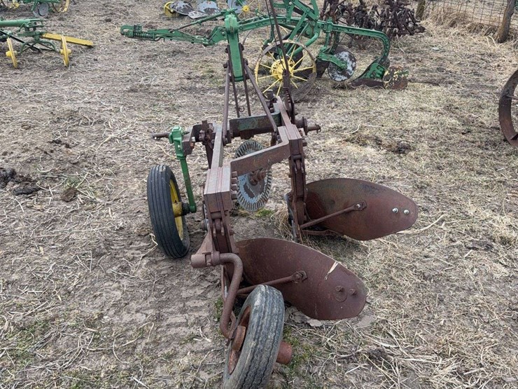 john-deere-three-point-two-bottom-plow-image-4