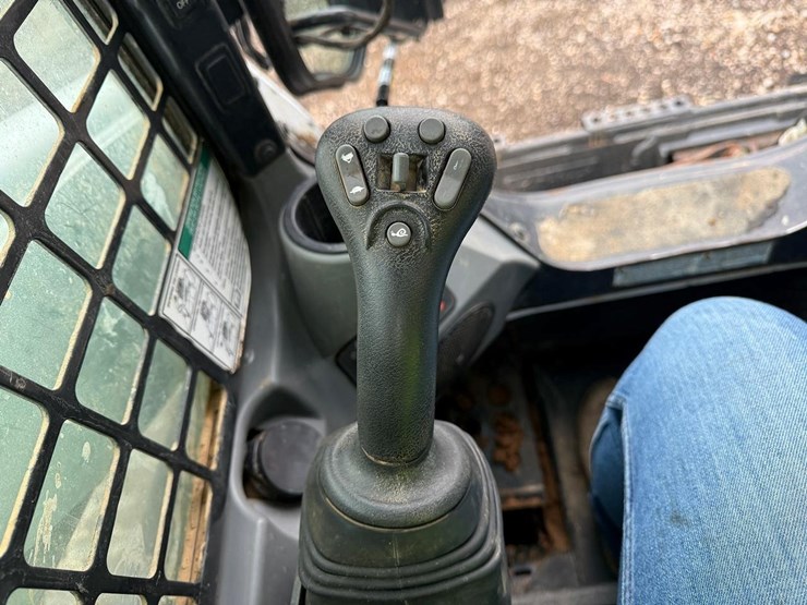 2022-bobcat-t770-image-26