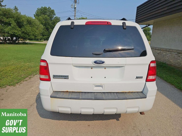 2011-ford-escape-image-8
