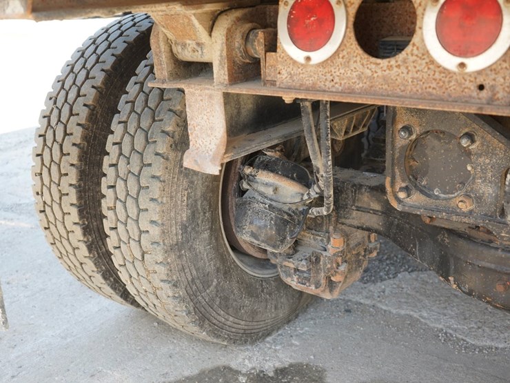 2014-mack-granite-gu713-image-40