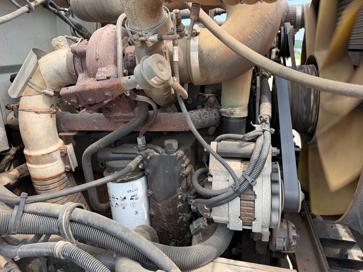 2007-peterbilt-335-image-83