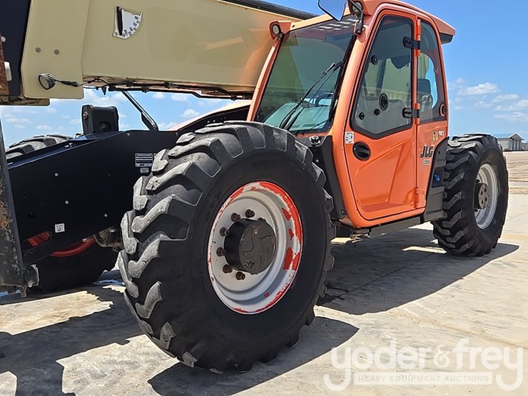2018-jlg-1055-image-9