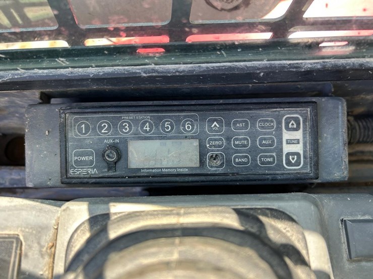 2011-takeuchi-tl250-image-24