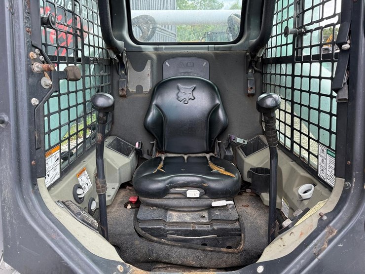 2013-bobcat-s650-image-17