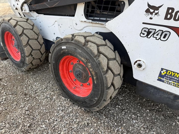 2023-bobcat-s740-image-15
