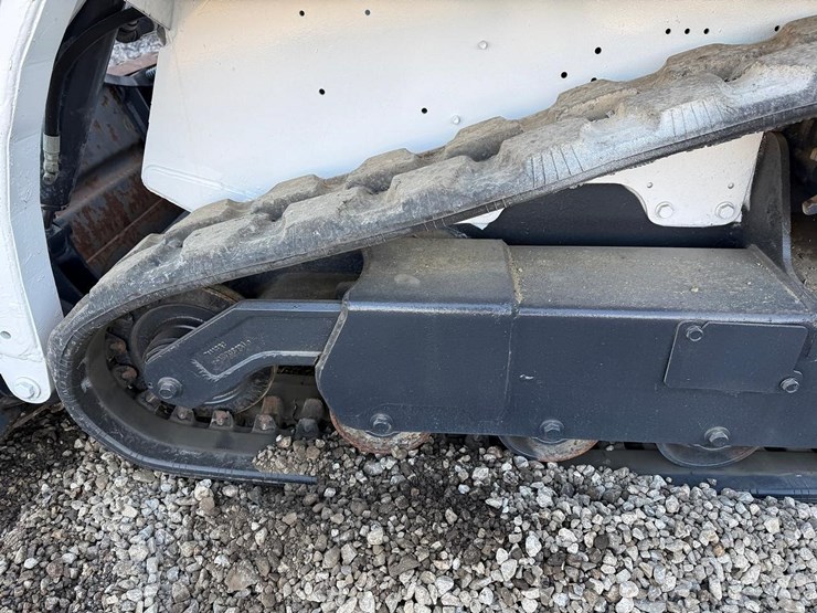 2014-bobcat-t110-image-18