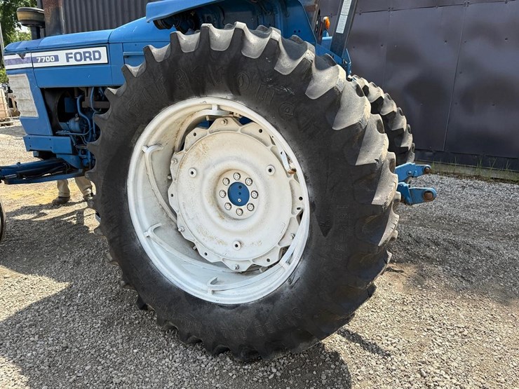 ford-7700-image-16