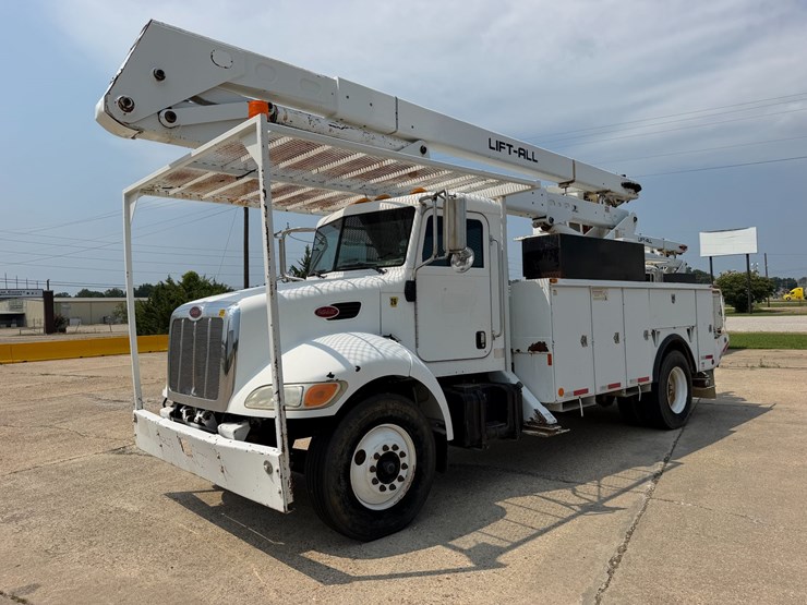 2007-peterbilt-335-image-1