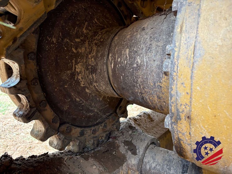 2015-caterpillar-d6t-lgp-image-45