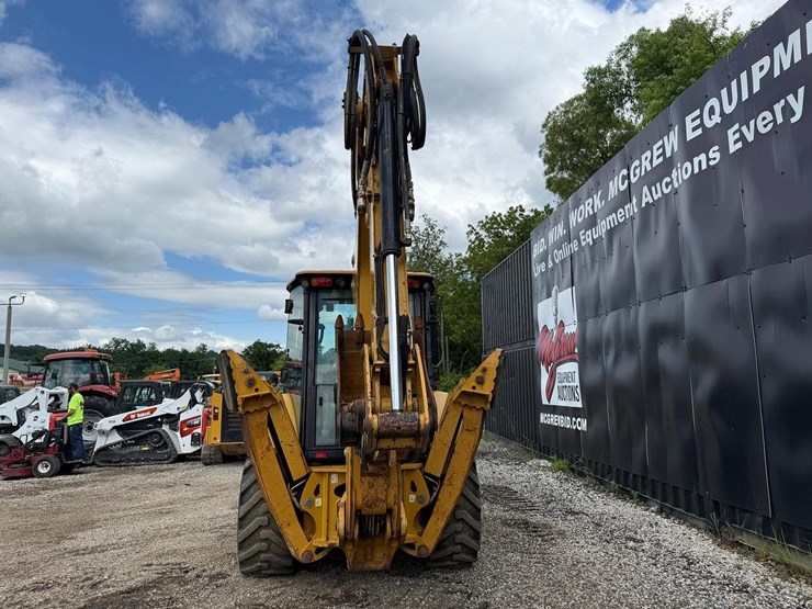 2018-caterpillar-440-image-3