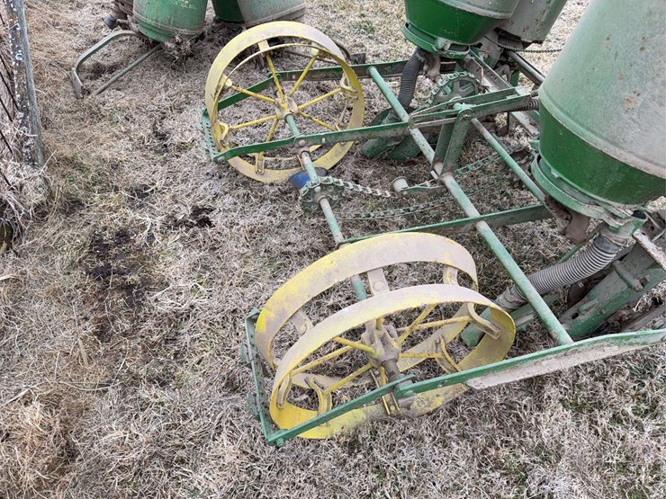 john-deere-two-row-planter-image-15