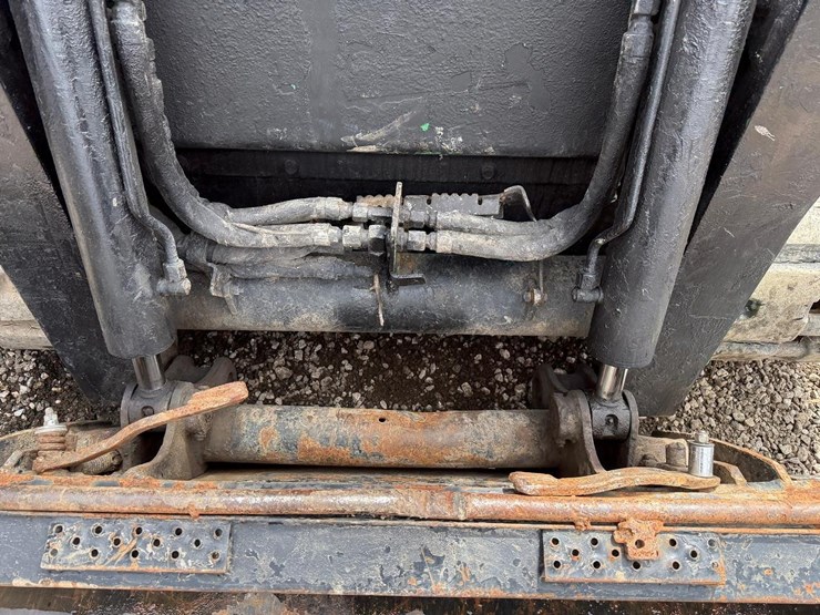 2017-bobcat-t740-image-10