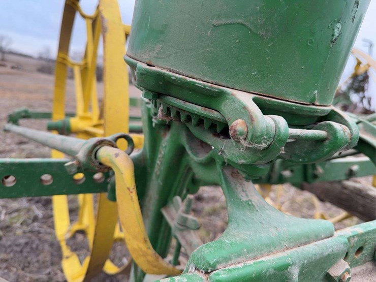 john-deere-two-row-planter-image-15