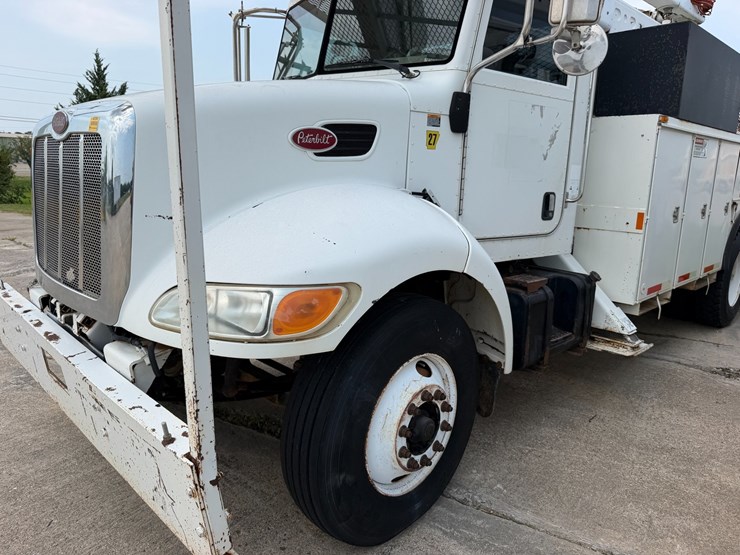 2007-peterbilt-335-image-13