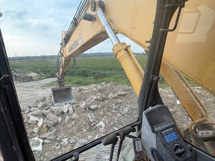 2006-komatsu-pc220-lc-8-image-11