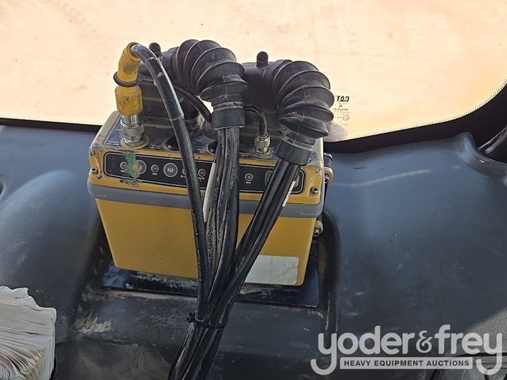 2020-caterpillar-d6k2-lgp-image-48
