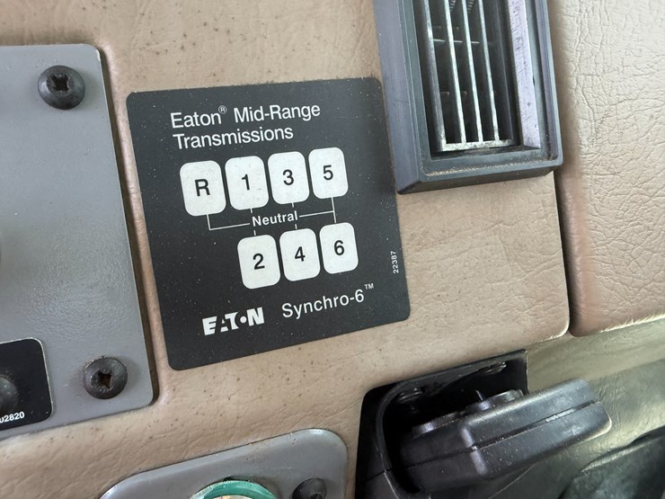 2007-peterbilt-335-image-64