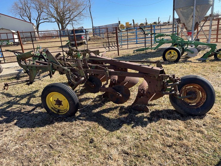 john-deere-pull-type-three-bottom-plow-image-6