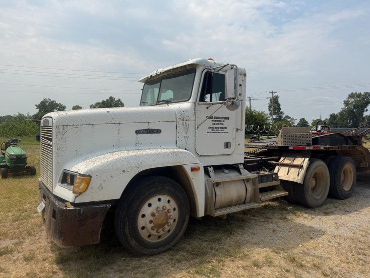 1990-freightliner-fld120-image-1