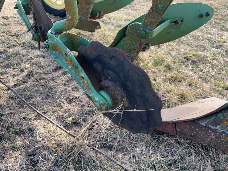 john-deere-pull-type-three-bottom-plow-image-27