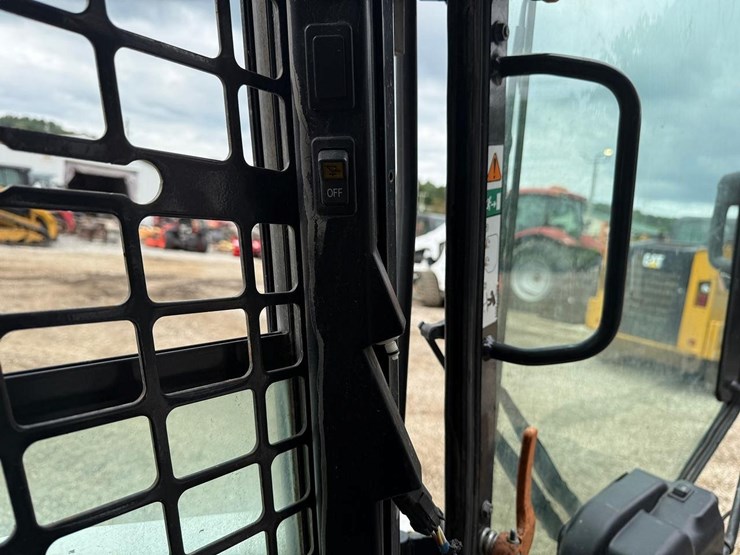 2012-bobcat-t750-image-26