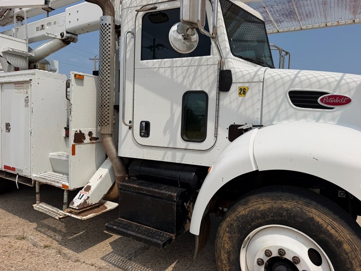 2007-peterbilt-335-image-17