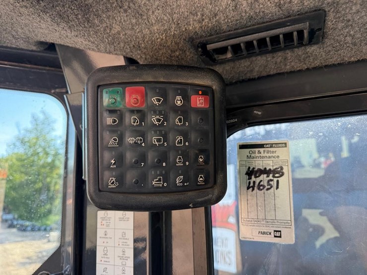 2016-deere-650k-lgp-image-25
