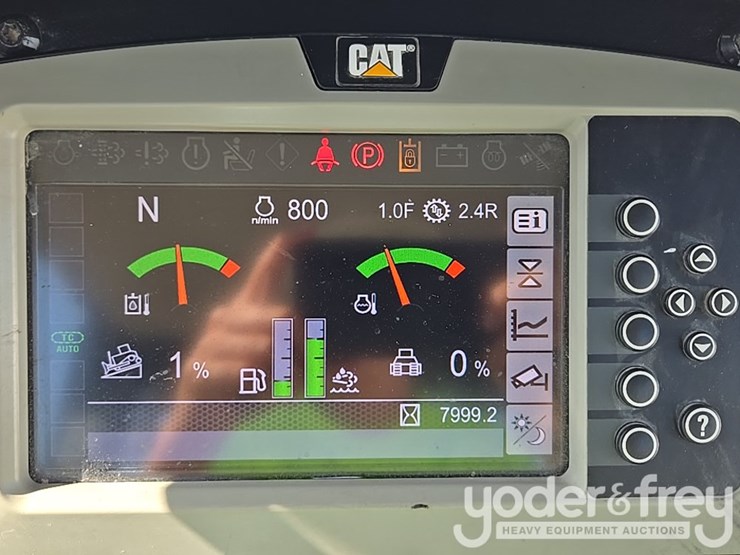 2020-caterpillar-d6k2-lgp-image-57