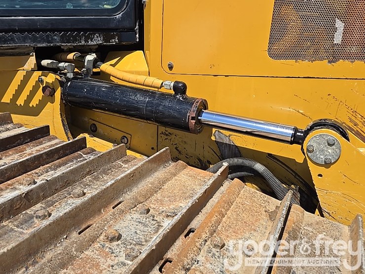 2020-caterpillar-d6k2-lgp-image-25