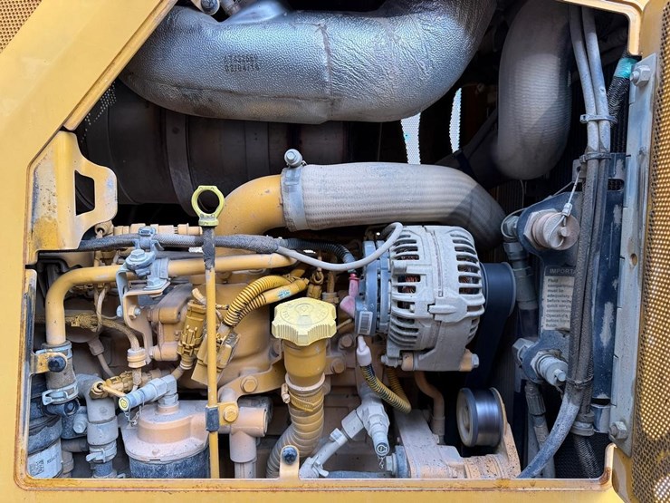 2016-deere-650k-lgp-image-16