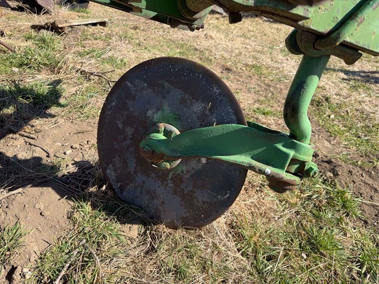 john-deere-three-point-three-bottom-plow-image-9